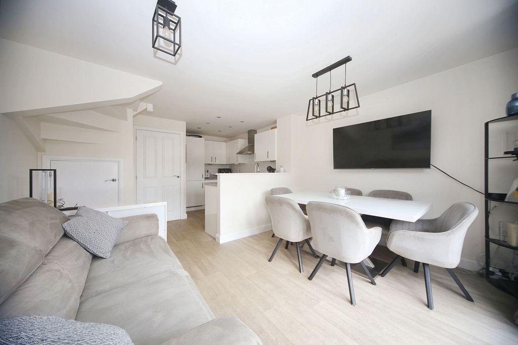 Property photo 3 of 24