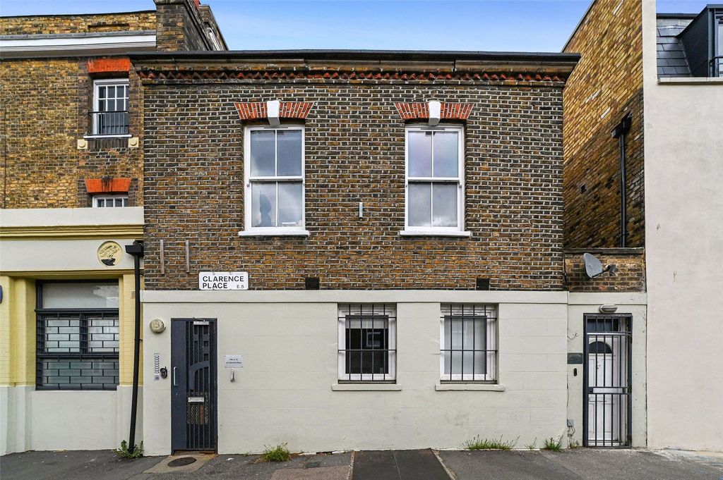 Property photo 3 of 10 External