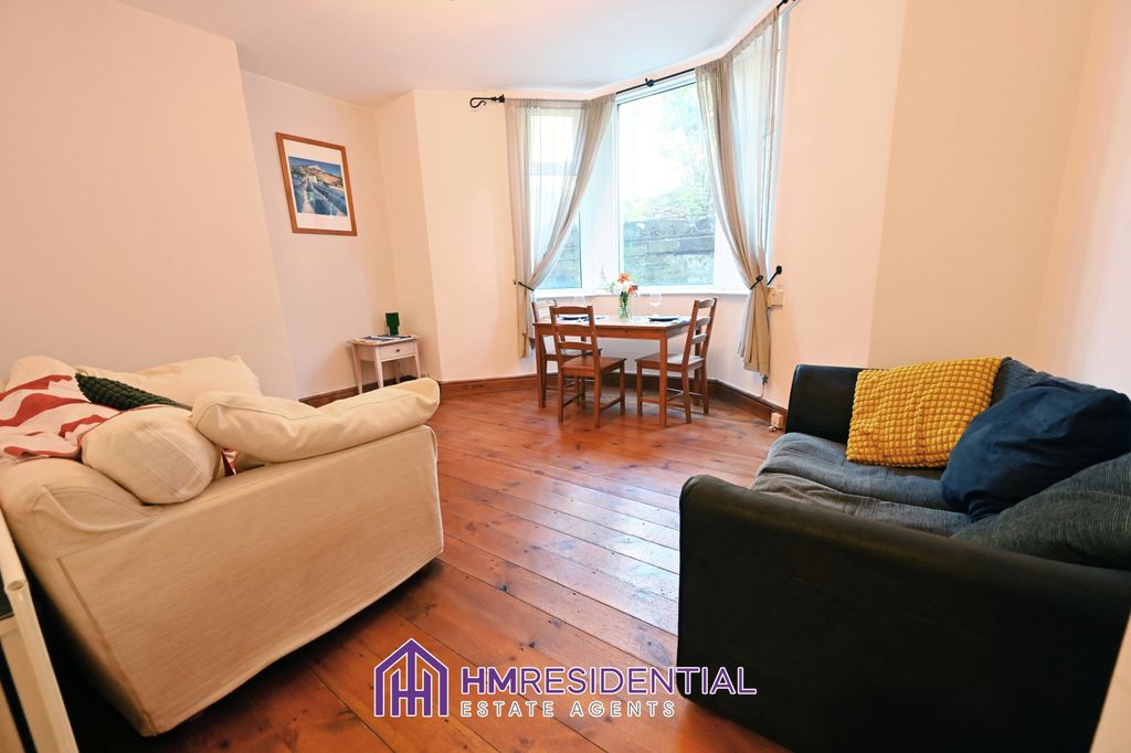 Property photo 3 of 9 Gallery