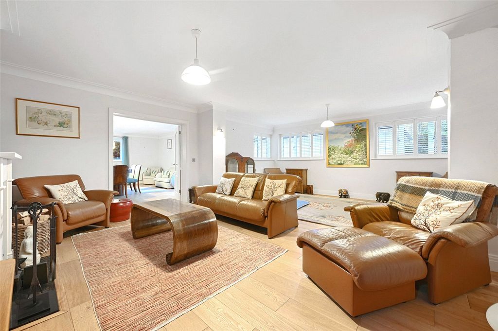 Property photo 2 of 18 Living Room