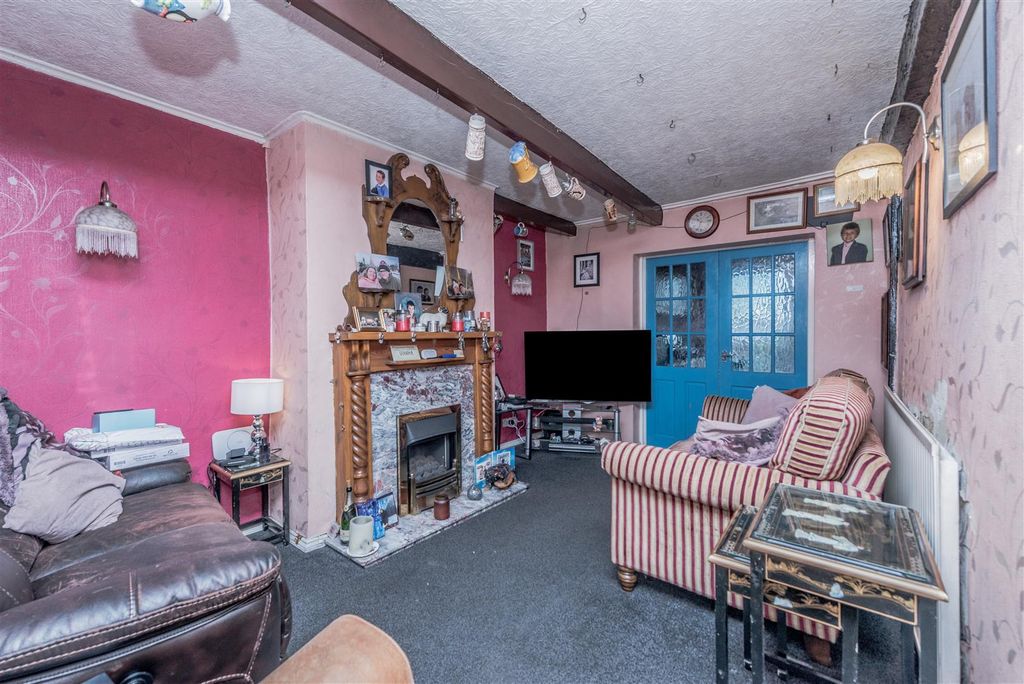 Property photo 2 of 20 Living Room: