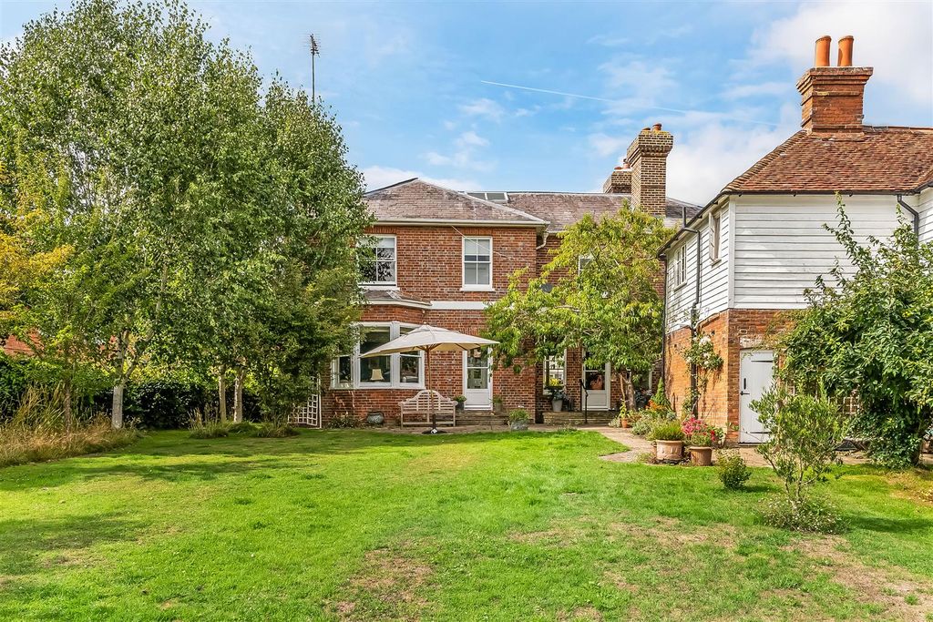 Property photo 3 of 19 Medway-House-49.Jpg