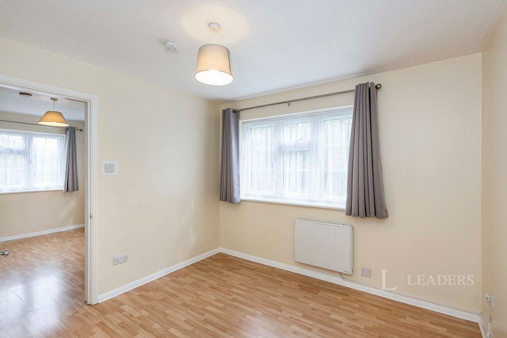 Property photo 3 of 8 Pbox-Img.Jpg