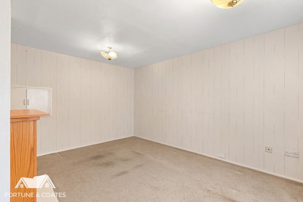 Property photo 2 of 18 Radburnclose_7.Jpg