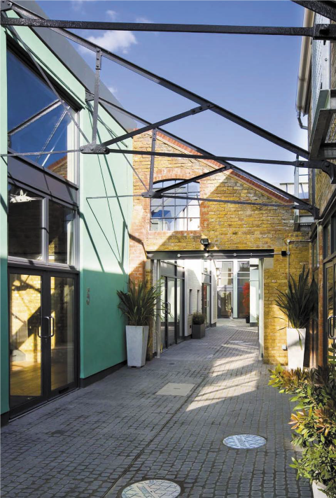 Property photo 1 of 1 5 Cranew Mews External