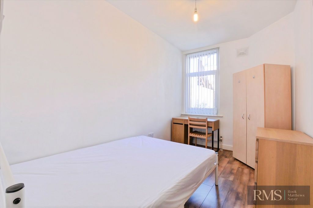 Property photo 3 of 8 Photo 2