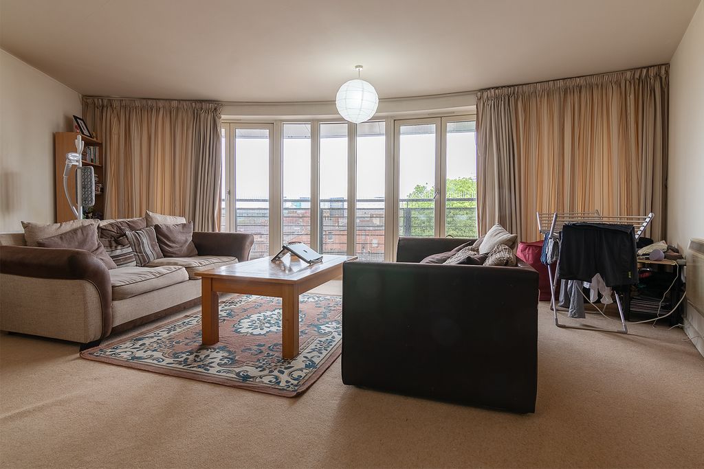 Property photo 3 of 37