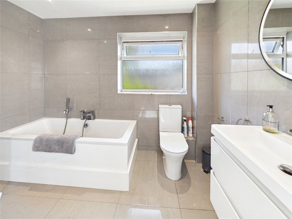 Property photo 3 of 17 Family Bathroom