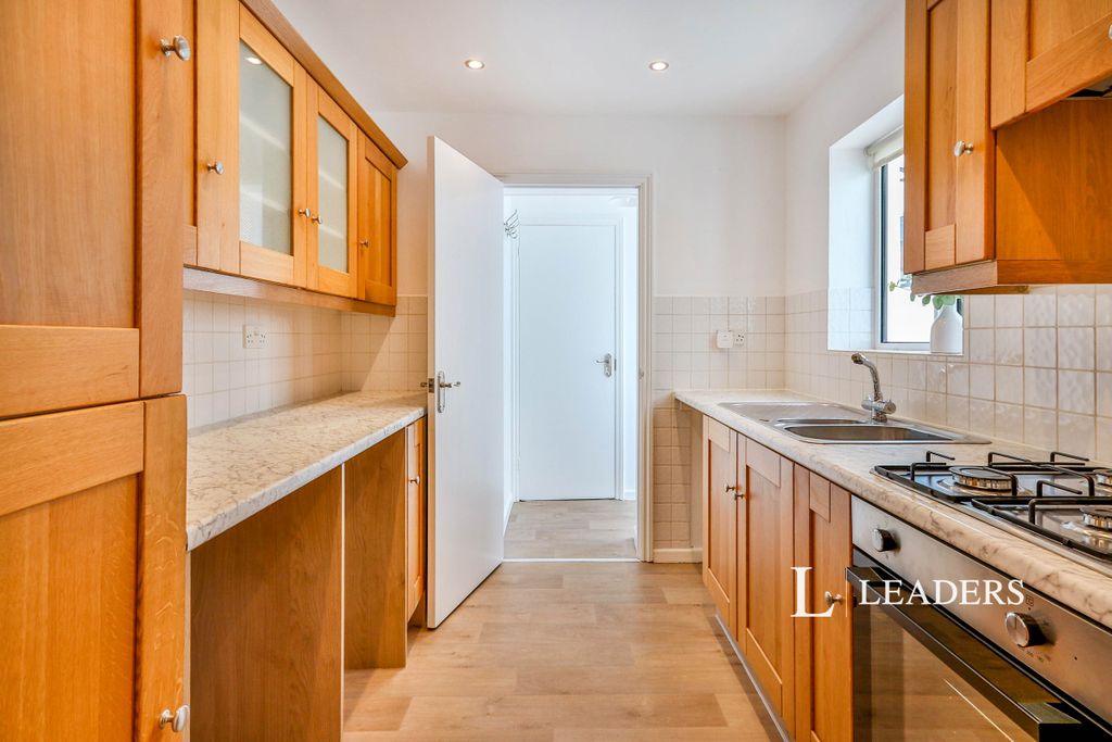 Property photo 2 of 7 Kitchen