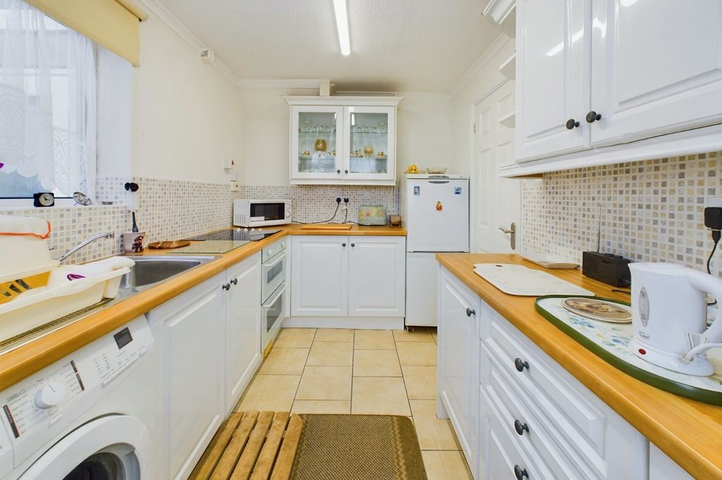 Property photo 3 of 13 Kitchen