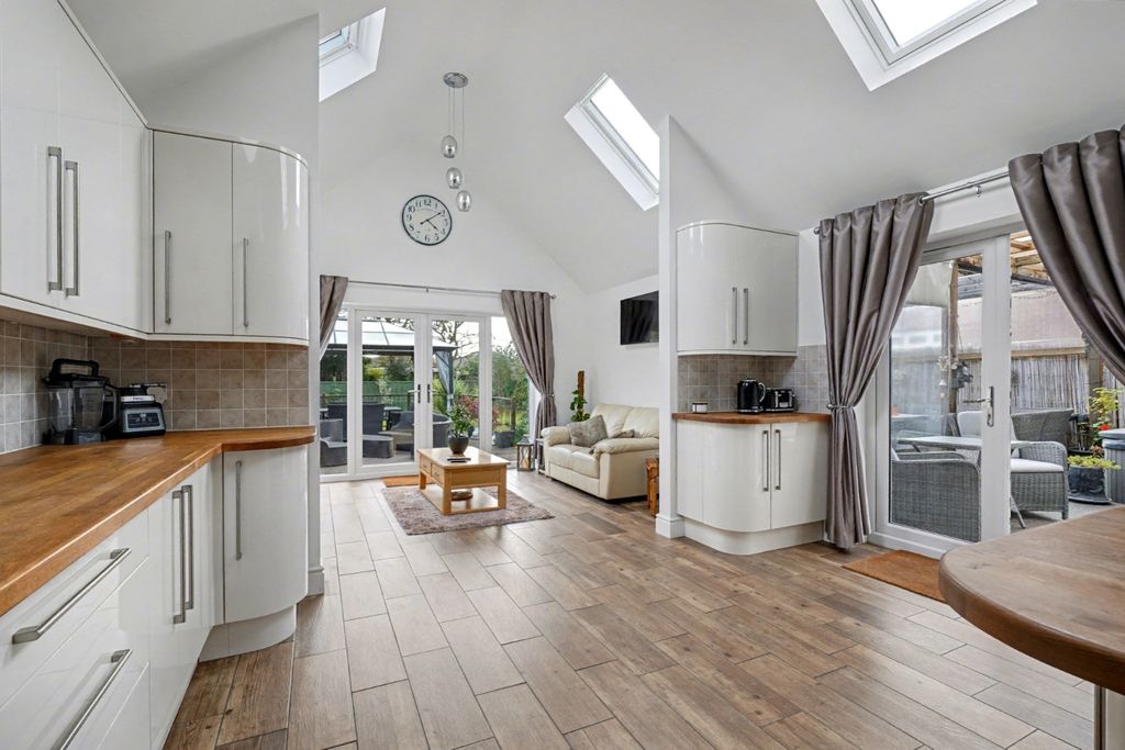 Property photo 2 of 37 4550504