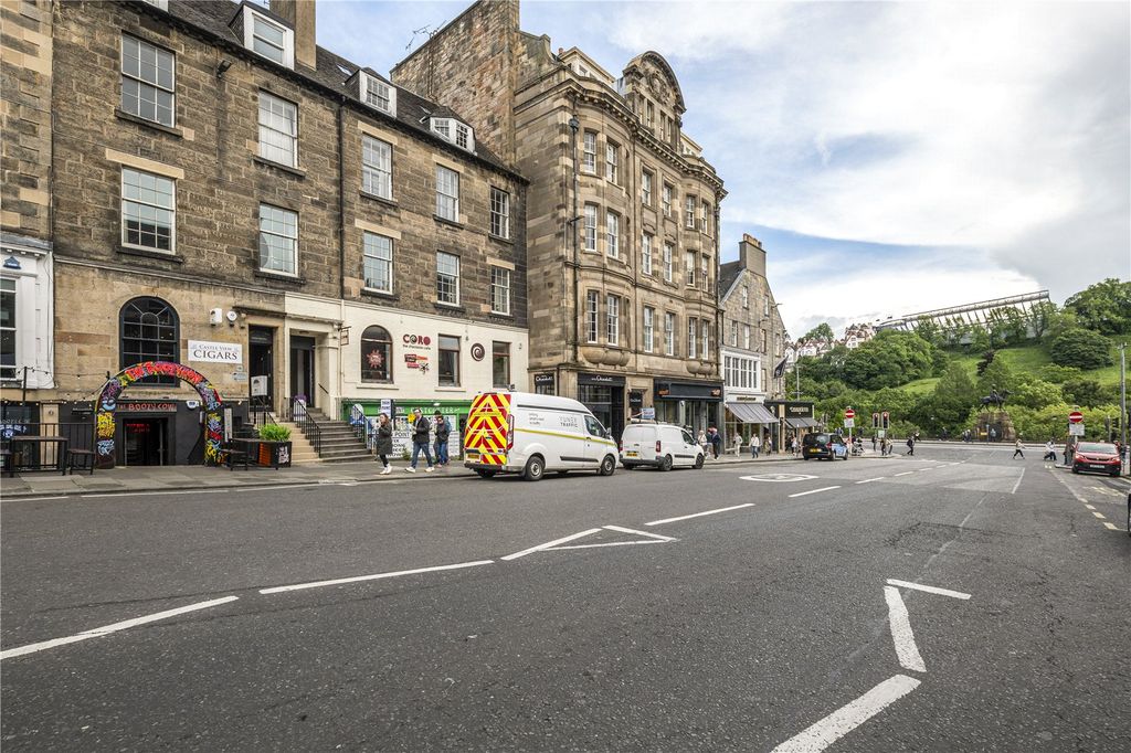 Property photo 1 of 17 13/1 Frederick St