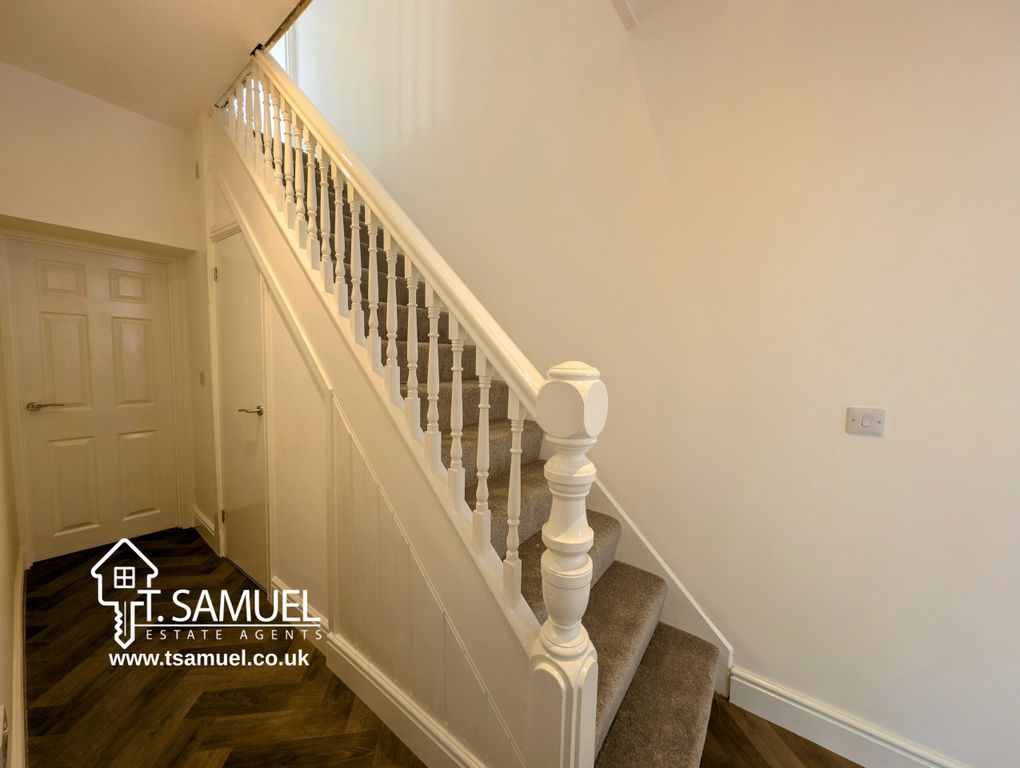 Property photo 3 of 41 Hallway