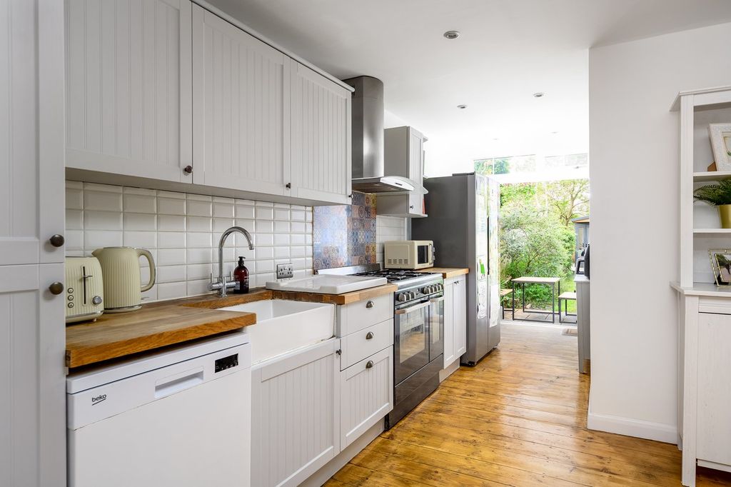 Property photo 3 of 23