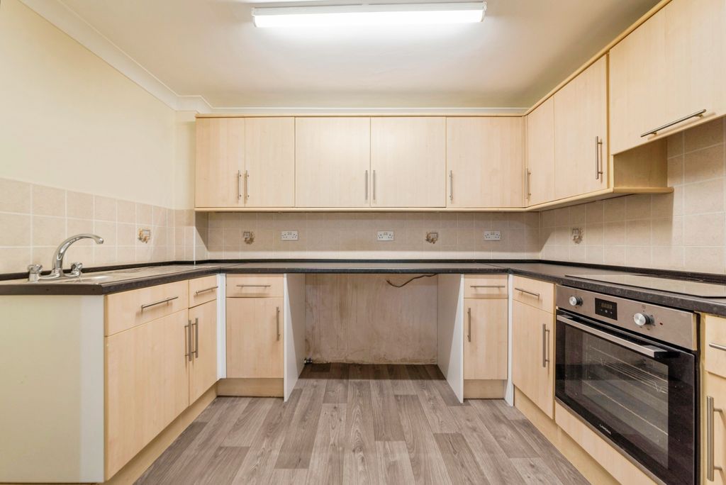 Property photo 3 of 11 7_University_Court-9