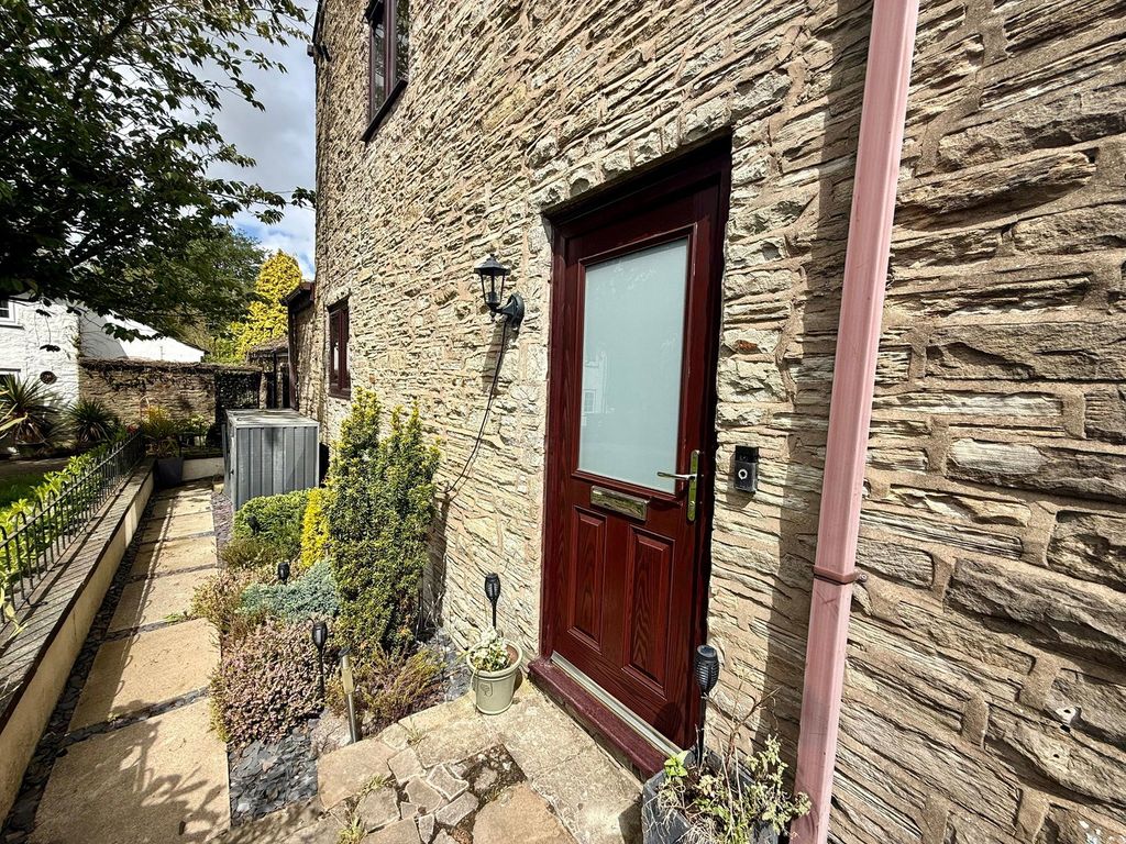 Property photo 2 of 32