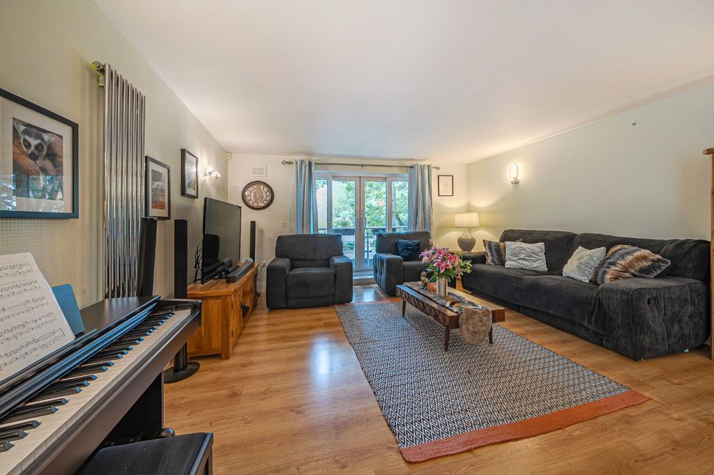 Property photo 3 of 16 Picture No. 03