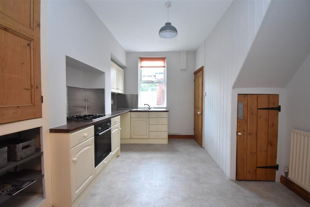 Property photo 3 of 9 Kitchen