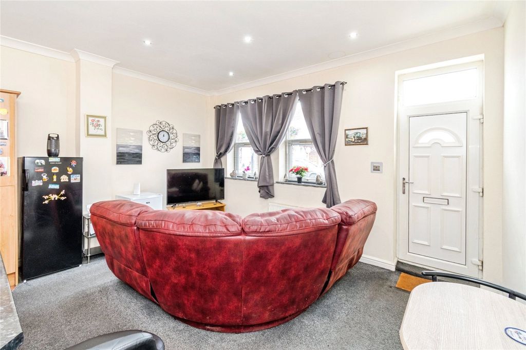 Property photo 2 of 19 Flat 1