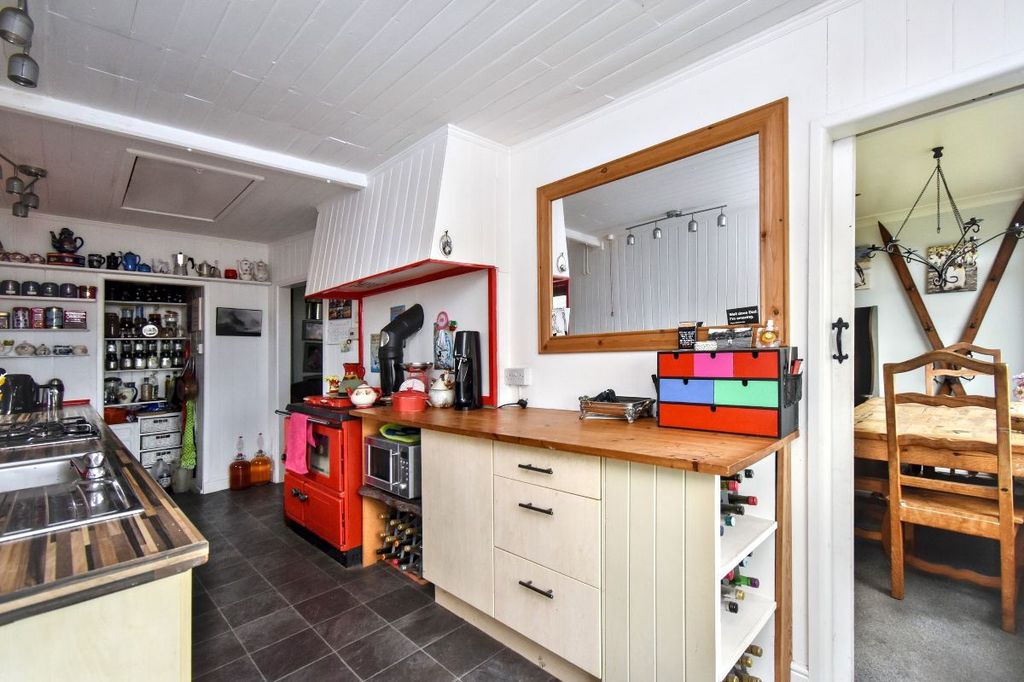 Property photo 3 of 33
