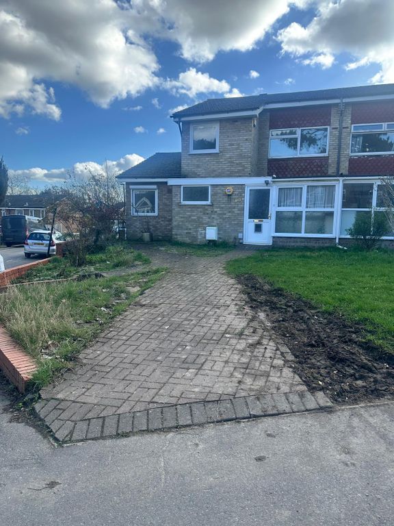 Property photo 2 of 8 Front Garden