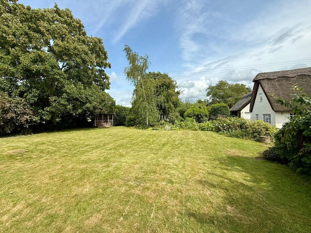 Property photo 2 of 39