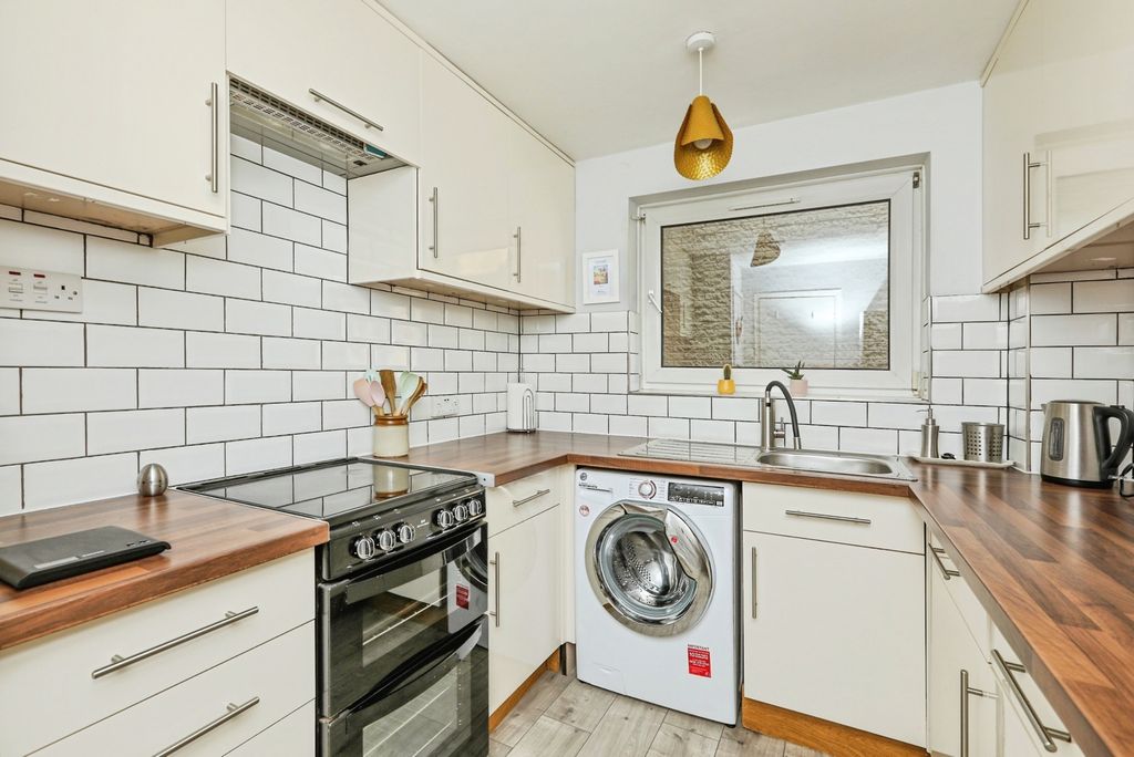 Property photo 2 of 21 Pbox-Img.Jpg