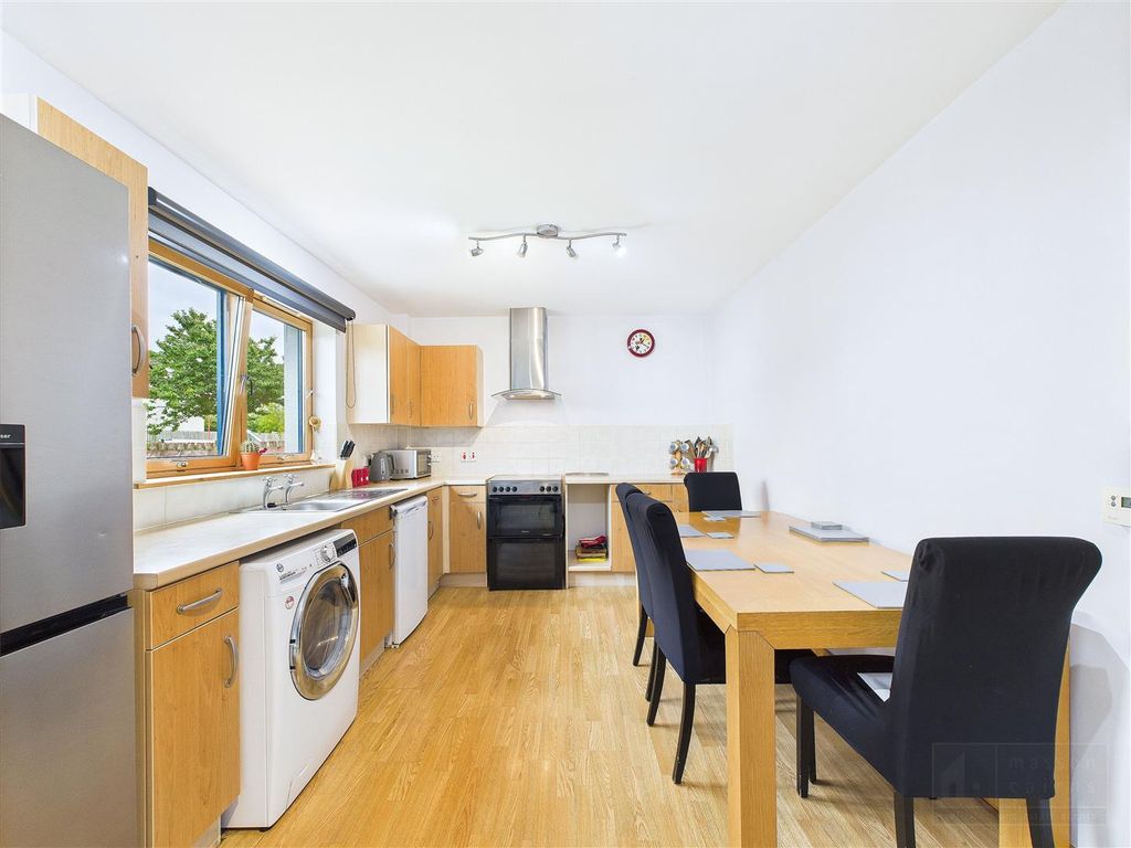 Property photo 2 of 27 Kitchen / Dining