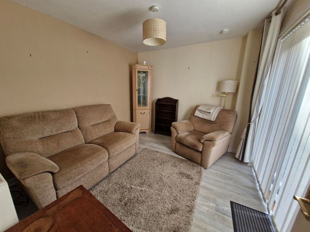 Property photo 2 of 8 Lounge