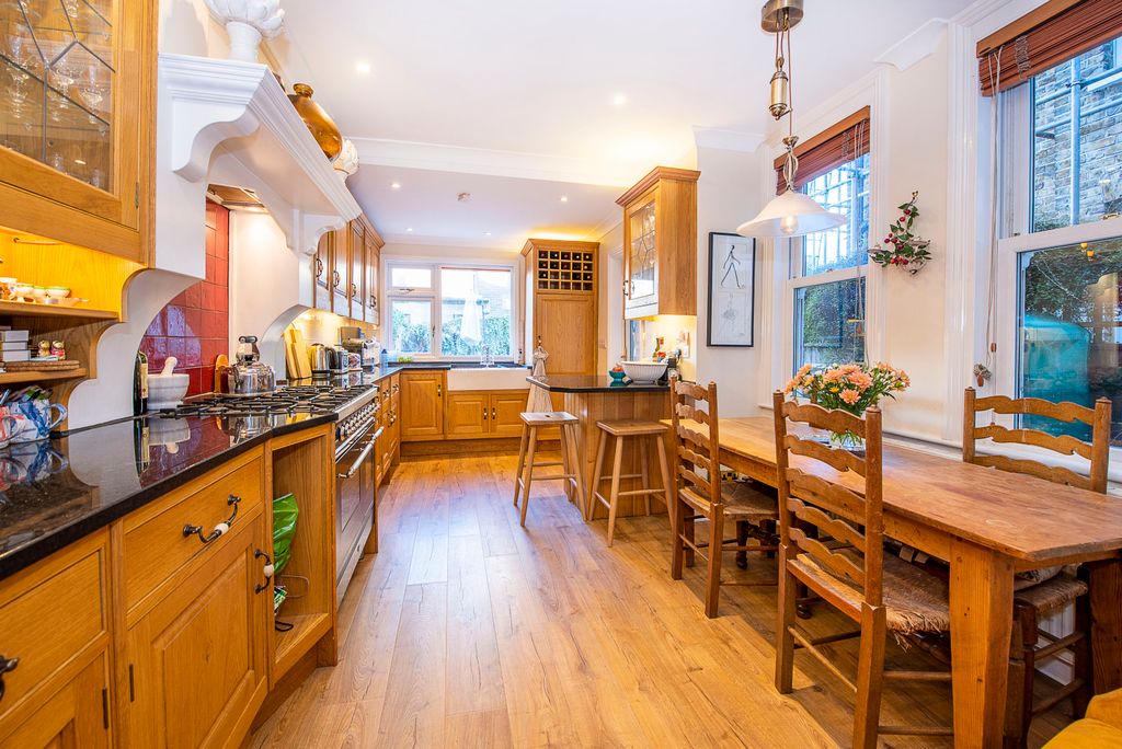 Property photo 2 of 24 Picture No. 10