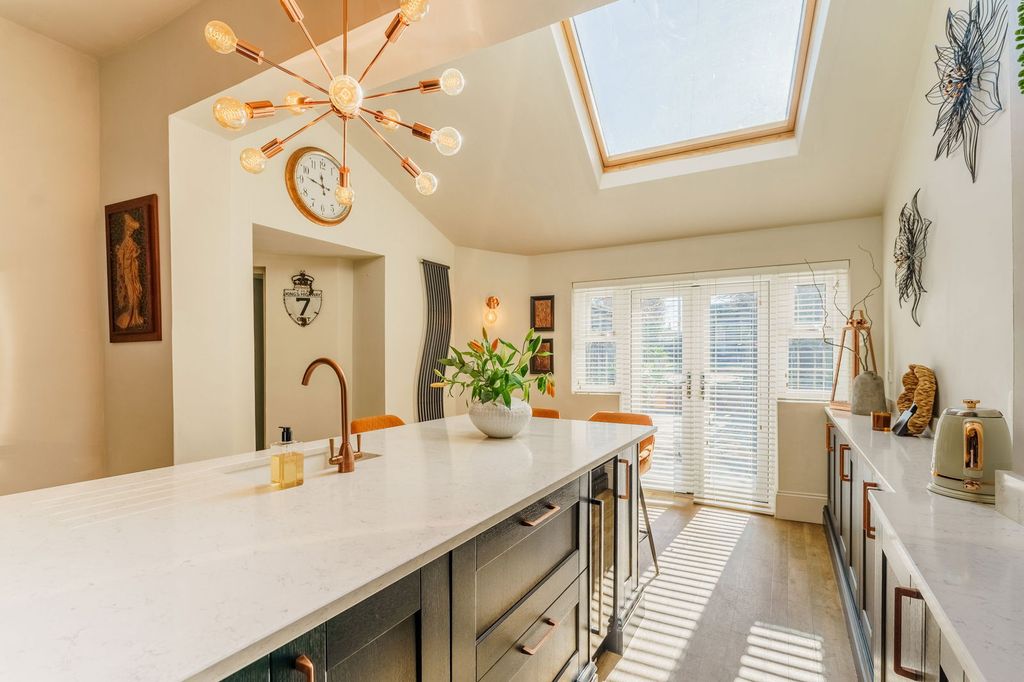 Property photo 2 of 37