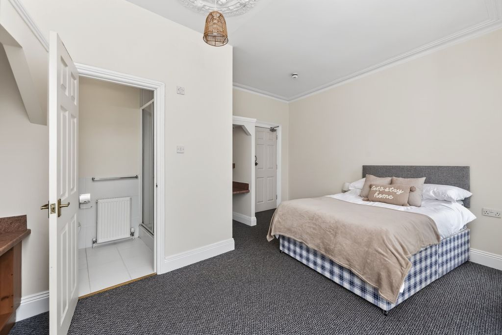 Property photo 1 of 7 0046