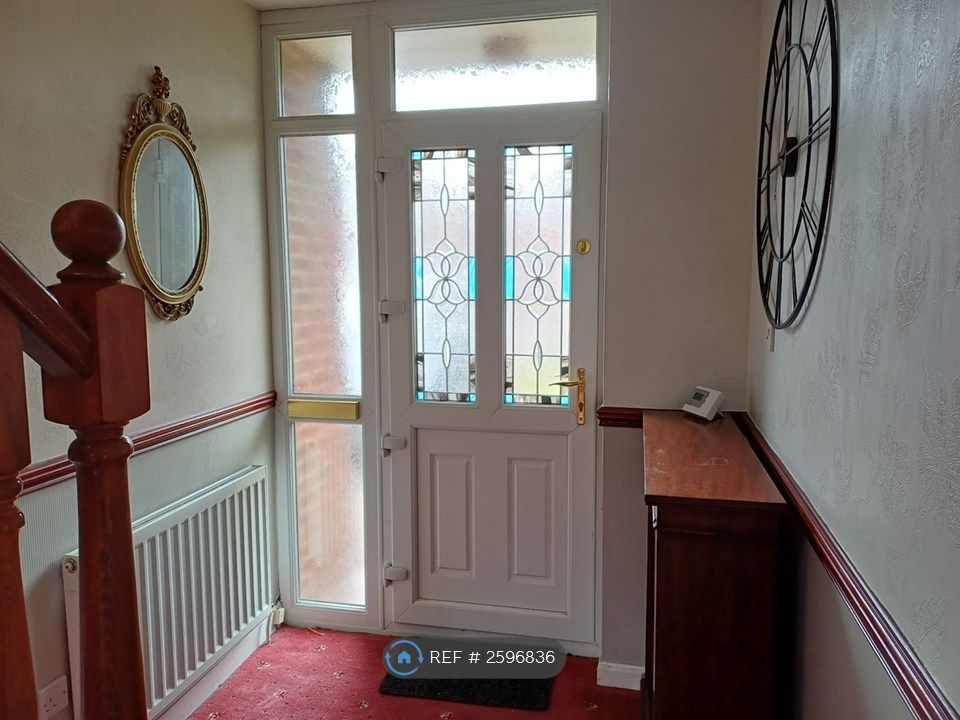 Property photo 2 of 14 Entrance Hallway