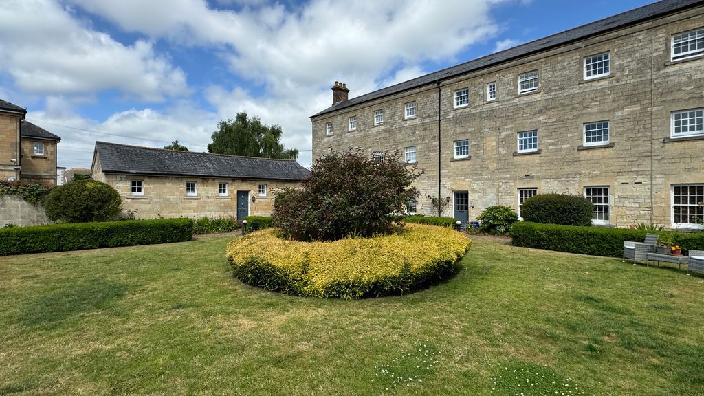 Property photo 2 of 10 Communal Garden