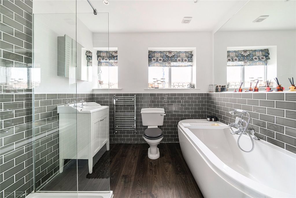 Property photo 3 of 40 Bathroom