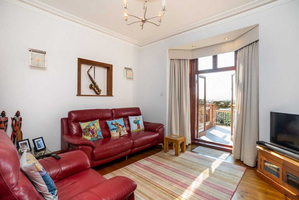 Property photo 3 of 28 Sitting Room