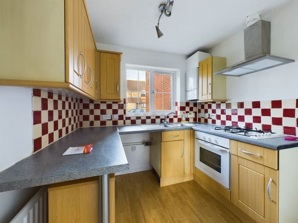 Property photo 2 of 9 Kitchen (1)