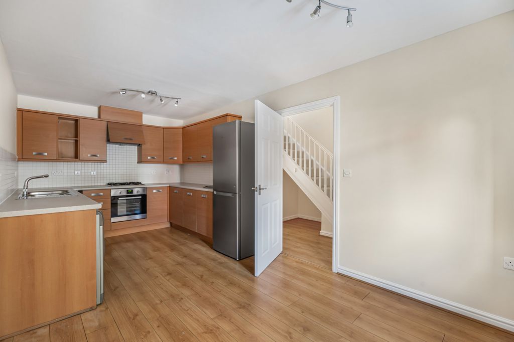 Property photo 3 of 16 8_82930.Jpg