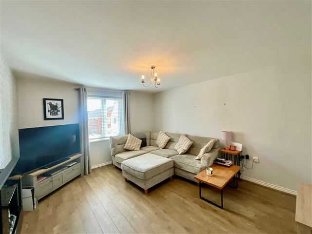 Property photo 3 of 13 Lounge