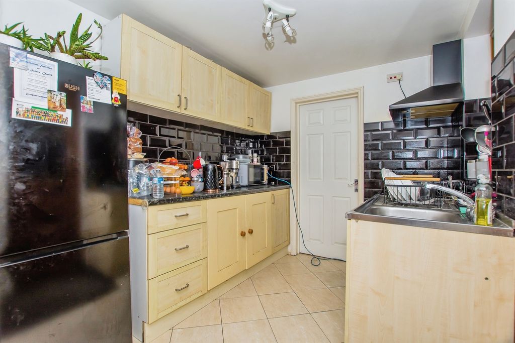 Property photo 2 of 17