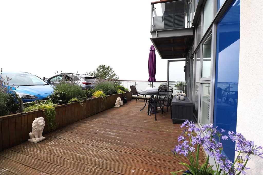 Property photo 2 of 11 Sun Terrace