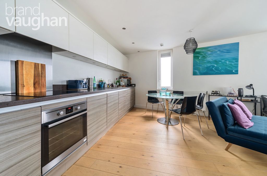 Property photo 3 of 11 Kitchen