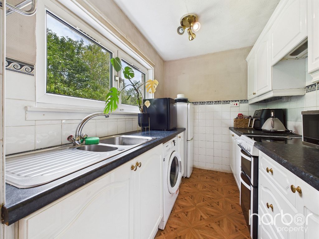 Property photo 2 of 8 3930516