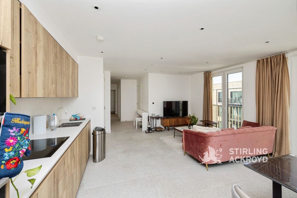 Property photo 2 of 17 Kitchen/Reception