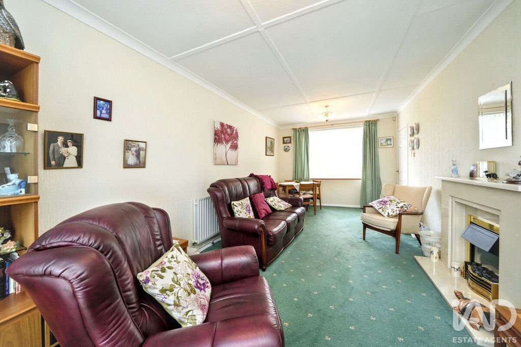 Property photo 2 of 25