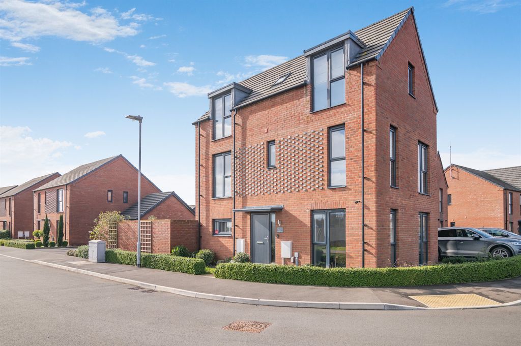 Property photo 1 of 28