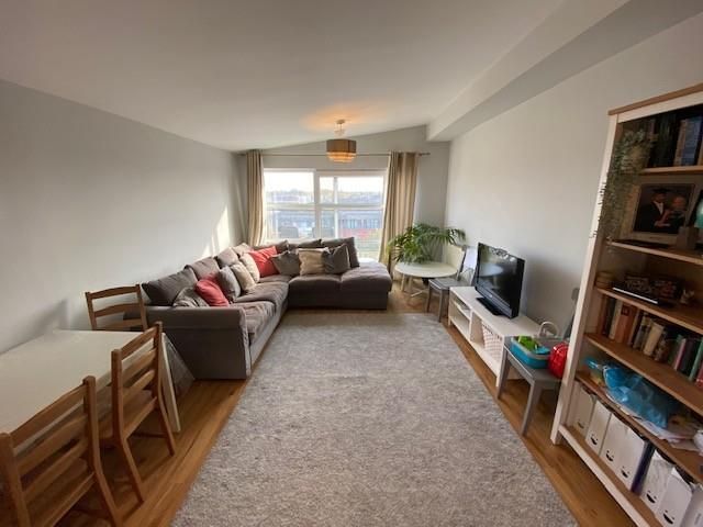 Property photo 2 of 17 Lounge