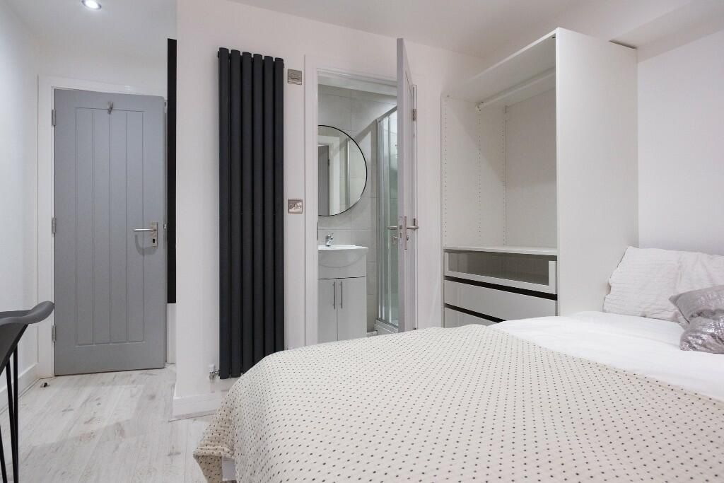 Property photo 2 of 14 A Spacious And Bright Master Bedroom Featuring A c...