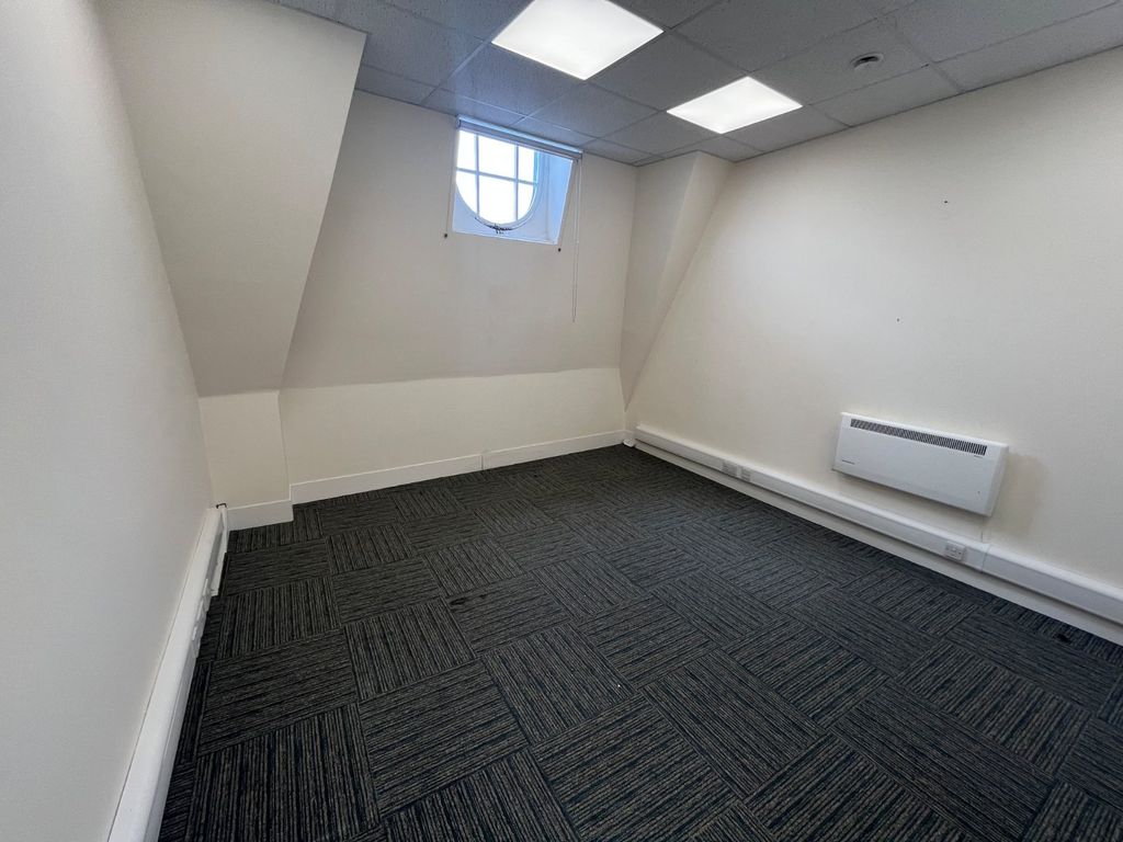 Property photo 3 of 8 Picture No. 04