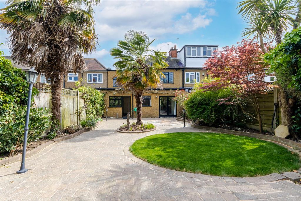 Property photo 2 of 25 Garden 4.Jpg